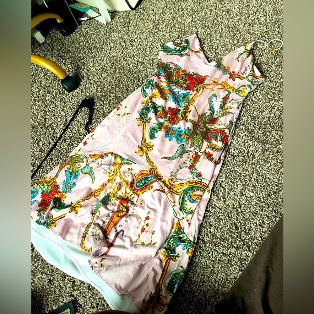 Pink patterned strapless v neck dress